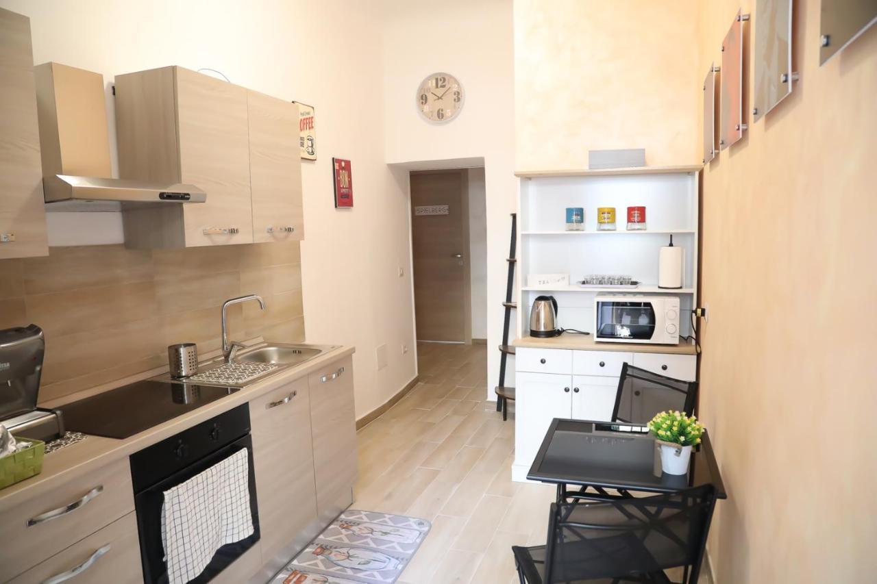 Cinemovie Guesthouse Rome Bagian luar foto