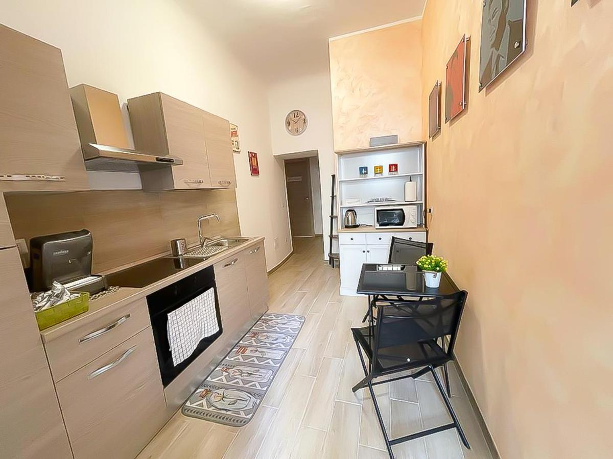 Cinemovie Guesthouse Rome Bagian luar foto